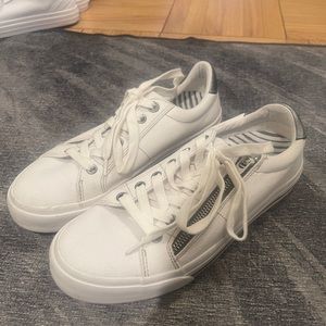 Täōs Women’s Z-Soul Sneakers - US 8 - White